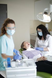 ¿Qué es la parestesia por causa del implante dental?