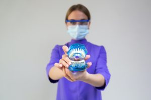 ¿Para qué sirven los implantes dentales?